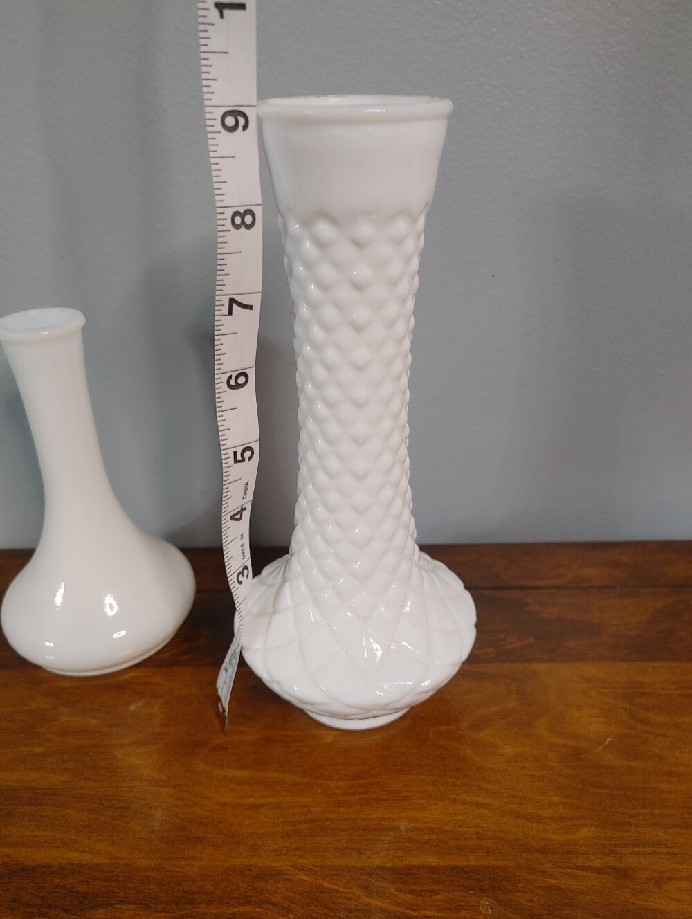 Set of 2 Vintage Milk Glass Vases - Picture 6 of 7